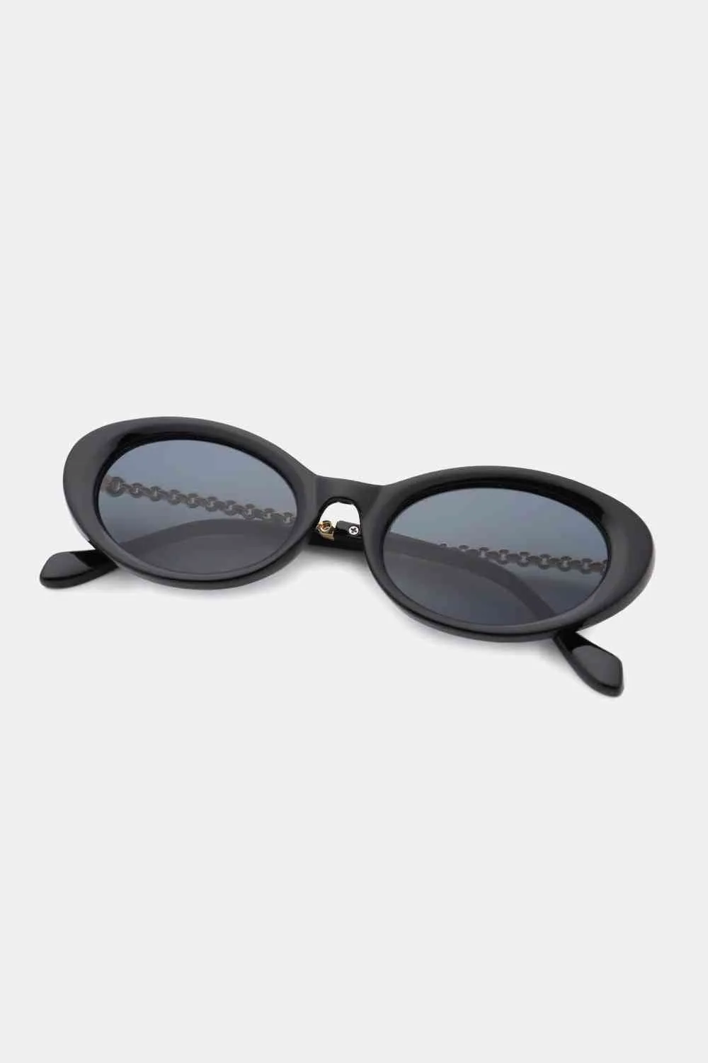 Chic Polycarbonate Cat-Eye Sunglasses with UV Protection