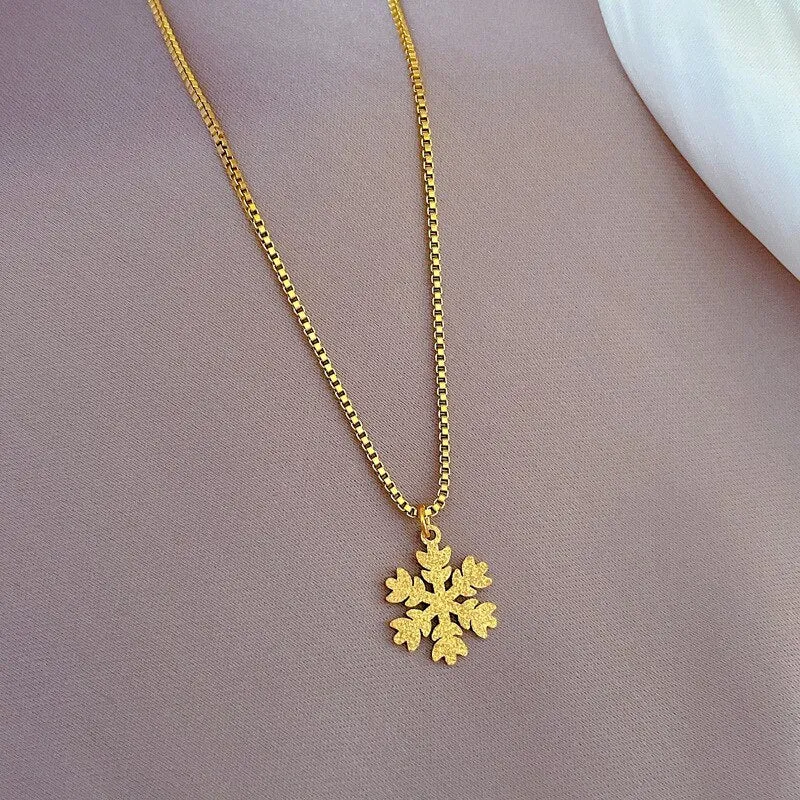 Classic Gentle Snowflake Pendant Short Necklace For Women