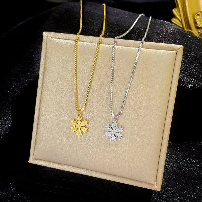 Classic Gentle Snowflake Pendant Short Necklace For Women