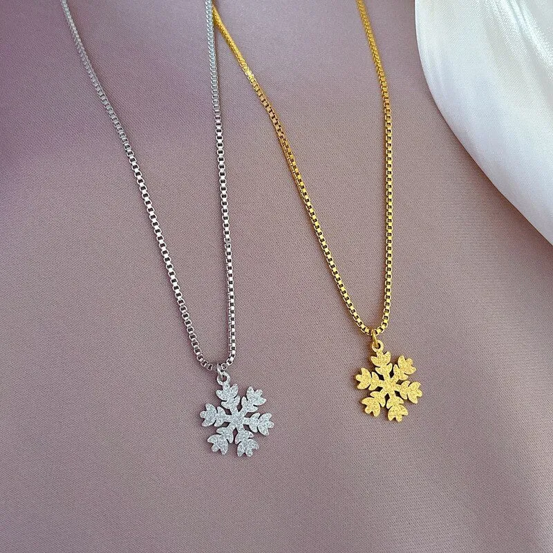 Classic Gentle Snowflake Pendant Short Necklace For Women