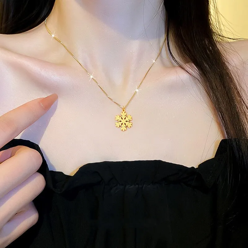 Classic Gentle Snowflake Pendant Short Necklace For Women