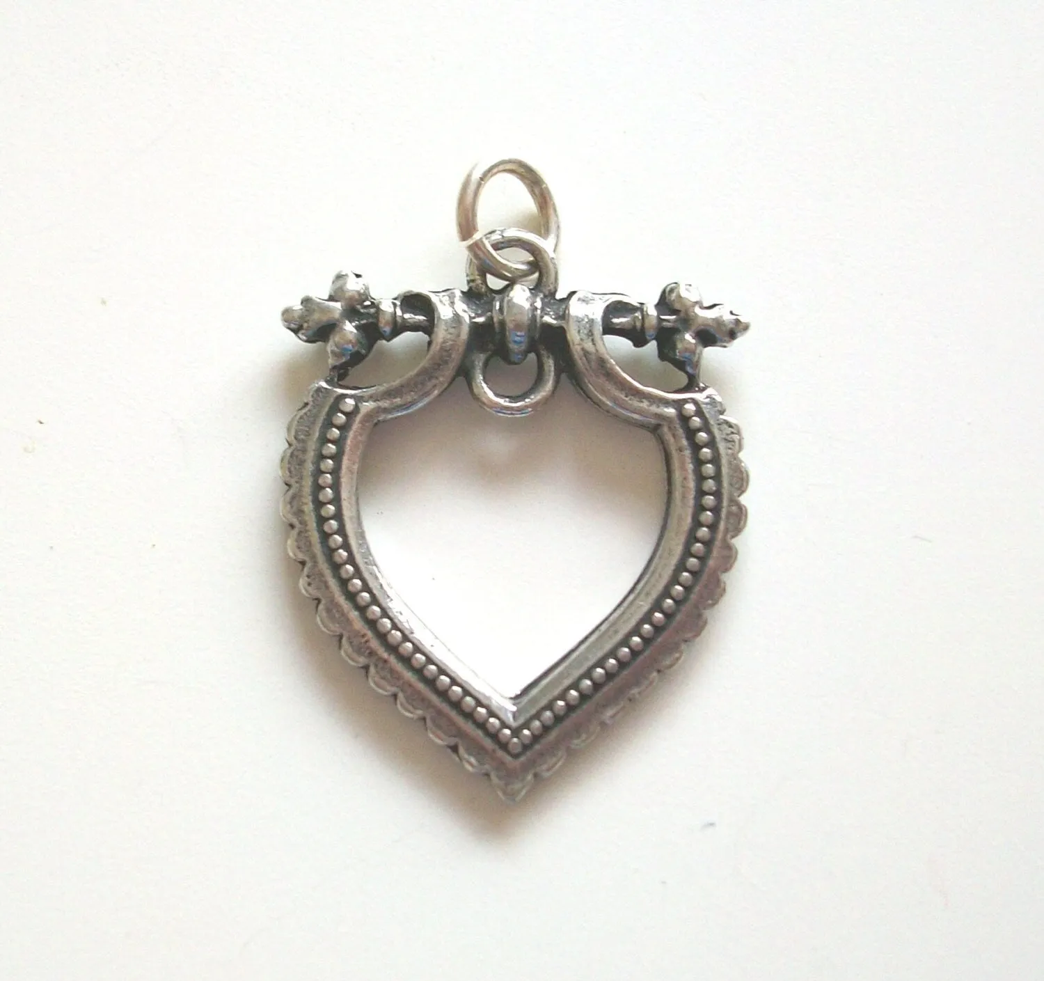 Gold Harp Component, Gold Charm, Gold Vintage Charm, Vintage Jewelry, Steampunk, Jewelry Component, Jewelry Supply, Antique Charm, Heart