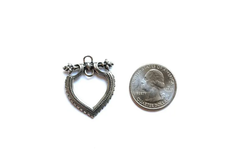 Gold Harp Component, Gold Charm, Gold Vintage Charm, Vintage Jewelry, Steampunk, Jewelry Component, Jewelry Supply, Antique Charm, Heart