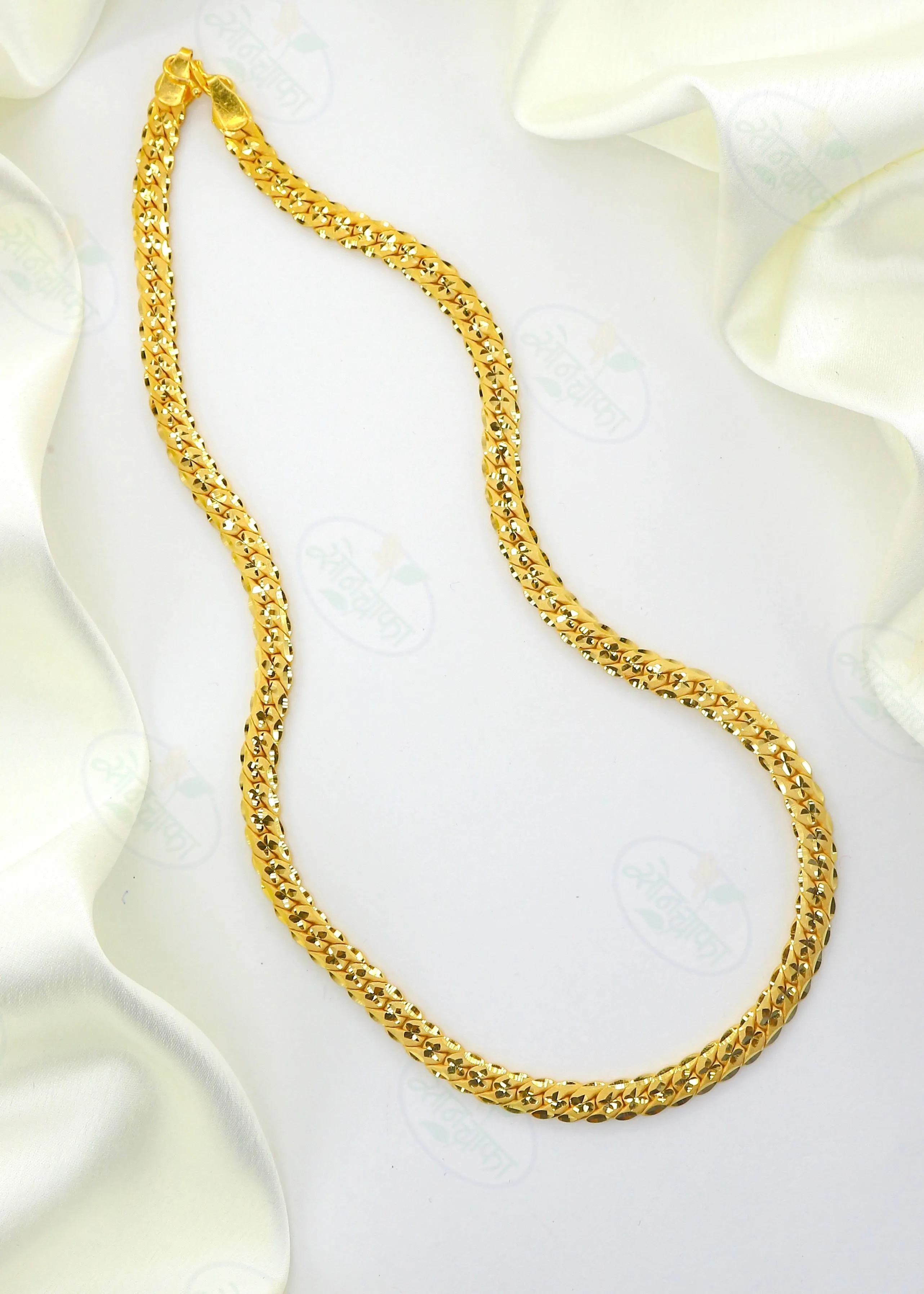GRACEFUL GOLD PLATED CHAIN