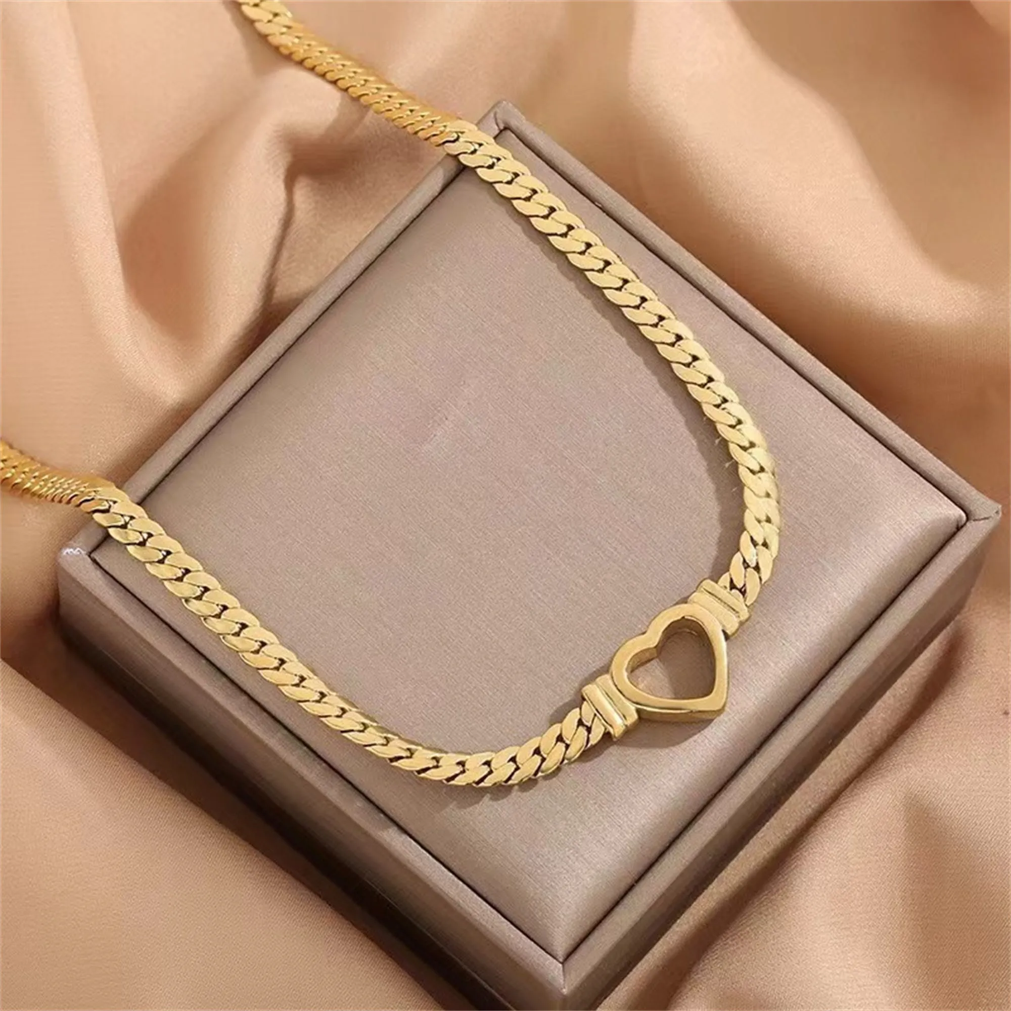 Non-Fading Clavicle Chain Jewelry | Trendy & Chic