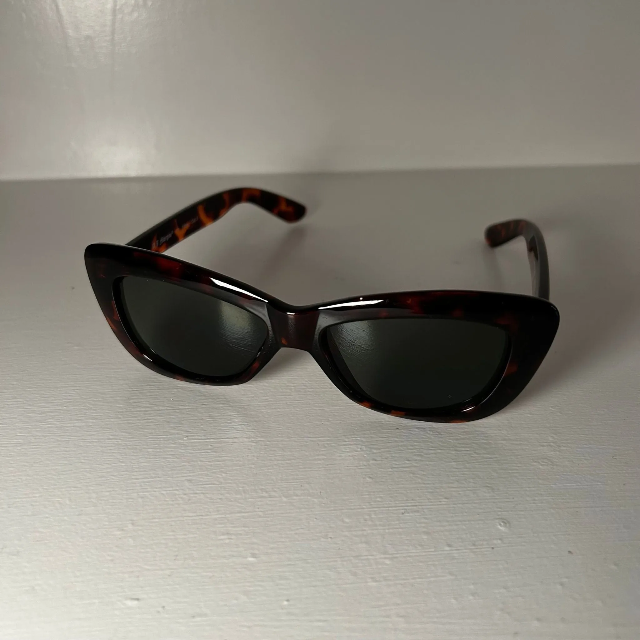 Sleek Cat Eye Sunglasses