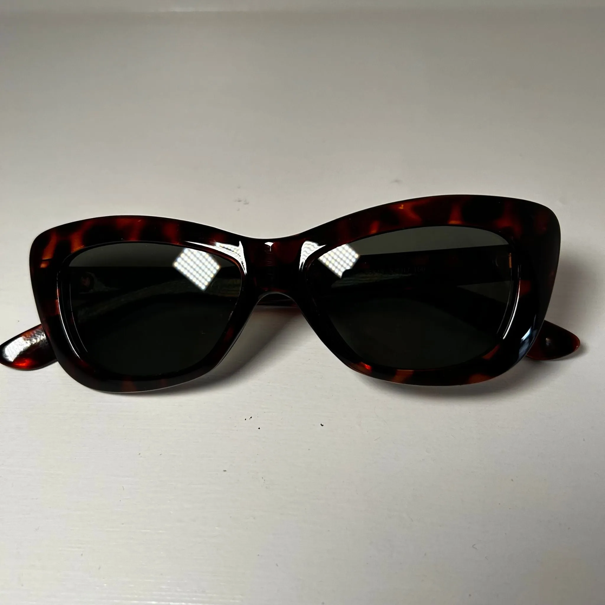 Sleek Cat Eye Sunglasses