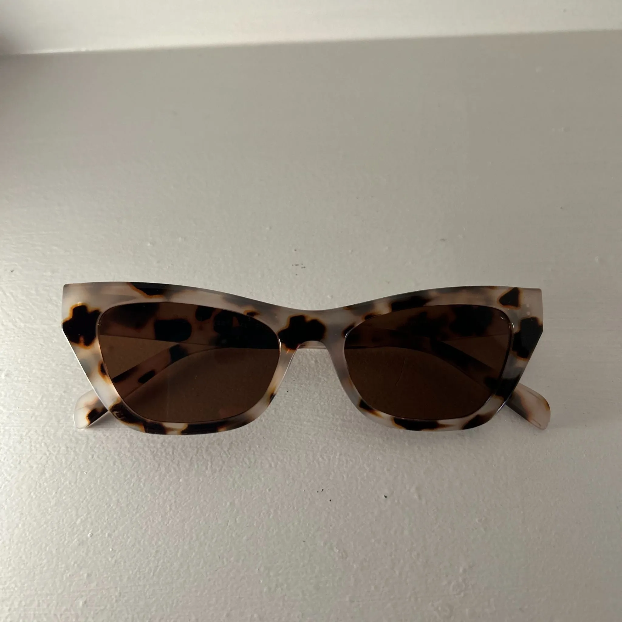Sleek Cat Eye Sunglasses